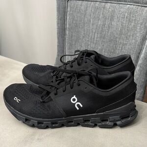 Men’s Cloudrunner Sneakers in Black size 12- excellent condition